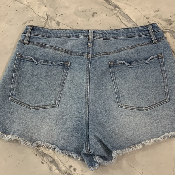 WONDERLY, patch work, frayed, fringed denim jean shorts, size 32 - Picture 5 of 8